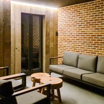 Villa Faro Durbuy suites bij nacht - vakantiewoning met zwembad, sauna en jacuzzi