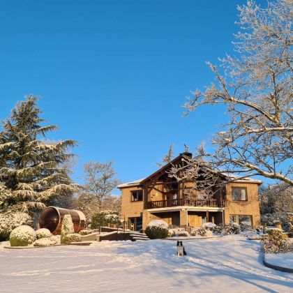 villa Faro Durbuy suites vakantiewoning met zwembad, sauna en jacuzzi